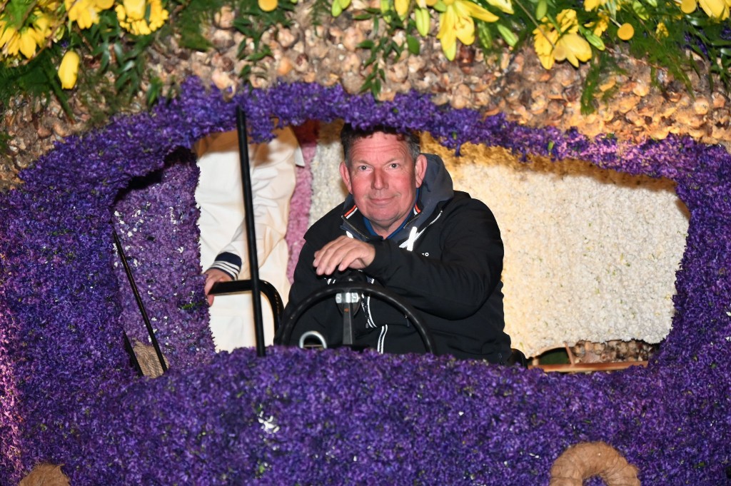 ../Images/Verlicht bloemencorso 2025 034.jpg